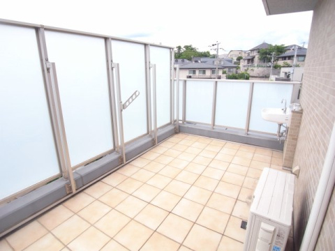 芦屋市岩園町の賃貸マンションのバルコニー