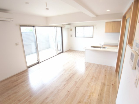 芦屋市岩園町の賃貸マンションの居間・リビング