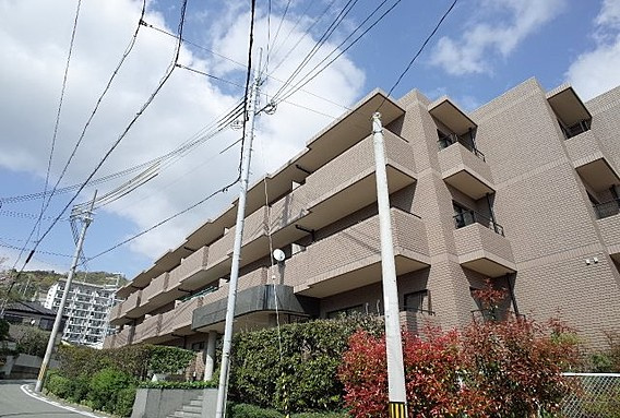 神戸市東灘区西岡本６丁目の賃貸マンションの外観