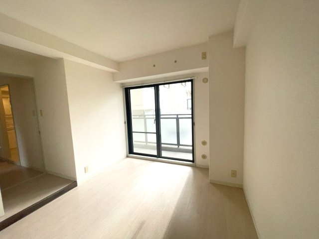 神戸市灘区深田町３丁目の賃貸マンションの居間・リビング