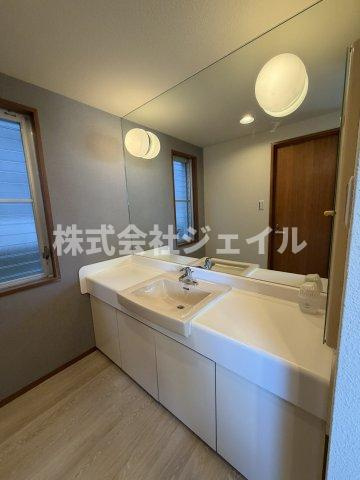 中古戸建　惣山町５丁目　リフォーム済みの独立洗面台