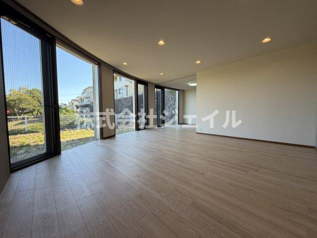 中古戸建　惣山町５丁目　リフォーム済みの居間・リビング