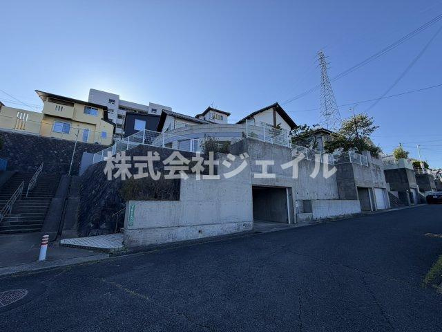 中古戸建　惣山町５丁目　リフォーム済みの前面道路含む現地写真