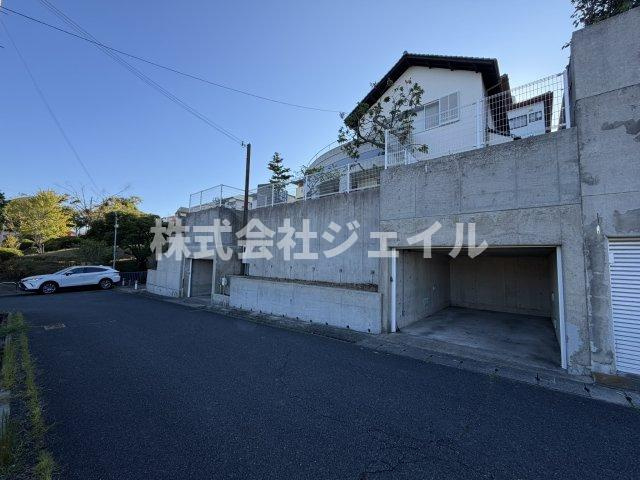 中古戸建　惣山町５丁目　リフォーム済みの前面道路含む現地写真