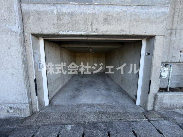 中古戸建　惣山町５丁目　リフォーム済みの駐車場