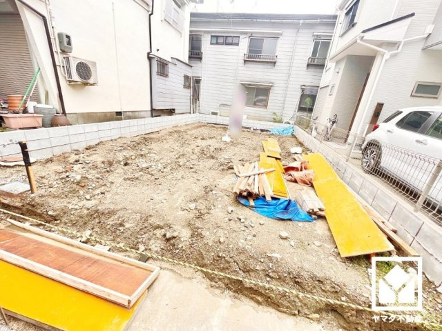 尼崎市東難波町4期の外観|温水洗浄便座付きのトイレが1階・2階の2か所に設置されているので、朝の忙しい時間帯も混雑を避けやすい間取りです。毎日使う場所だからこそ、快適性にも配慮されています。