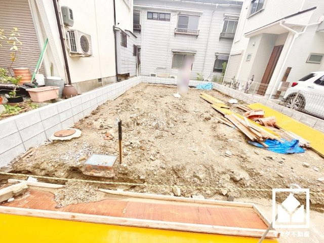 尼崎市東難波町4期の外観|玄関にはシューズボックスを設置。家族の靴もしっかり収納できるので、玄関がいつも片付き、気持ちよくお客様を迎えられます。