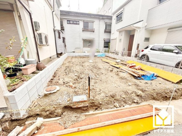 尼崎市東難波町4期の外観|リーブルガーデン尼崎市東難波町4期、全1棟の1号棟です。法第53条第3項第1号ロによる建蔽率の緩和（70％）、および前面道路幅員による容積率の制限（160％）がございます。