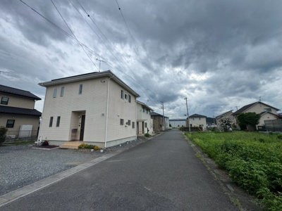 【前面道路含む現地写真】 | 深谷市緑台　中古住宅