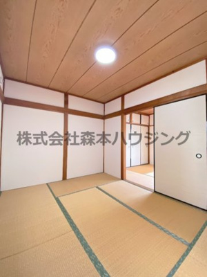 【和室】 | 　寝屋川市石津元町10戸建貸家 | い草の香りが落ち着く素敵な和室です