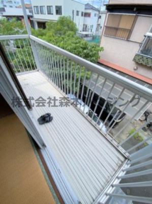 【バルコニー】 | 　寝屋川市石津元町10戸建貸家 | 北向きのメインバルコニーです