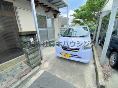 【駐車場】 | 　寝屋川市石津元町10戸建貸家 | 駐車場完備です
※軽自動車専用区画になります。