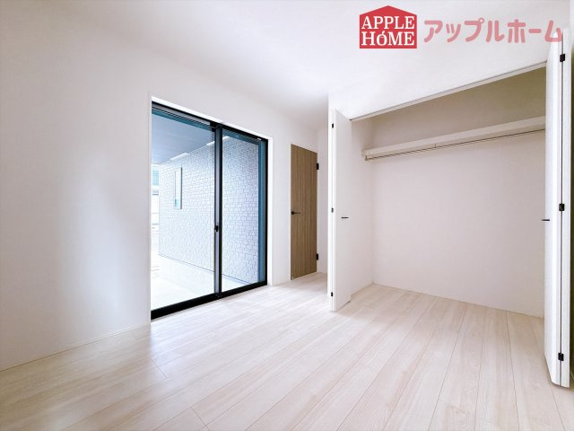 [新築住宅] 鶴ヶ島市鶴ヶ丘 6期 全1棟の洋室|居室は全室収納あり！たっぷりある収納活用でお部屋もキレイを保てます♪