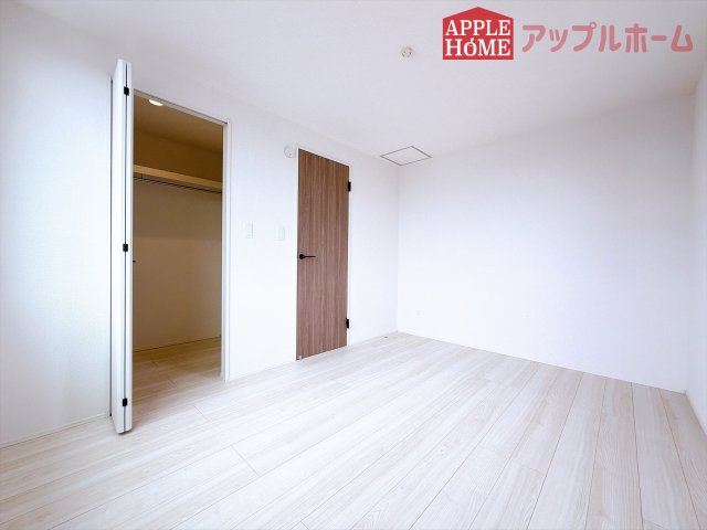 [新築住宅] 鶴ヶ島市鶴ヶ丘 6期 全1棟の洋室|居室は全室収納あり！たっぷりある収納活用でお部屋もキレイを保てます♪