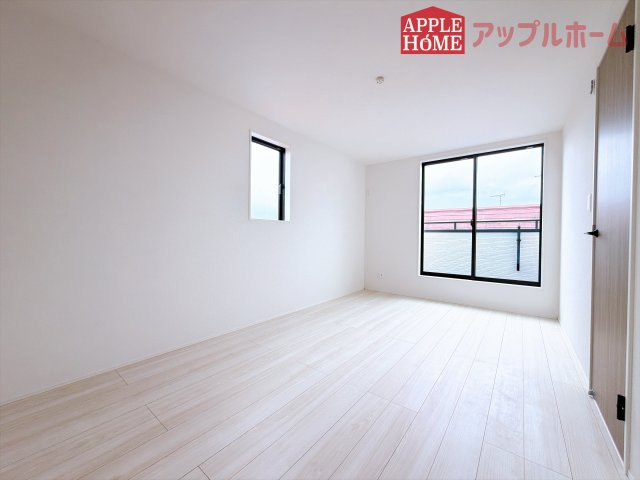 [新築住宅] 鶴ヶ島市鶴ヶ丘 6期 全1棟の洋室|居室は全室収納あり！たっぷりある収納活用でお部屋もキレイを保てます♪