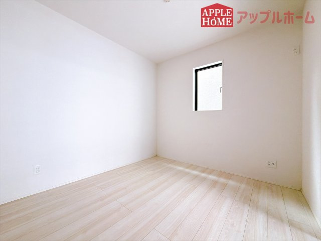 [新築住宅] 鶴ヶ島市鶴ヶ丘 6期 全1棟の洋室|居室は全室収納あり！たっぷりある収納活用でお部屋もキレイを保てます♪
