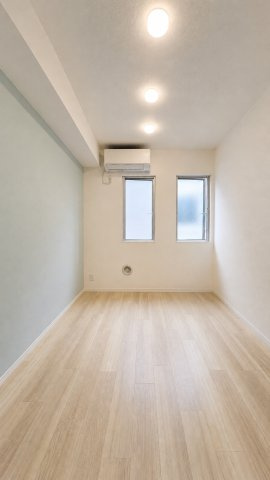 カルカソンヌ立川の洋室