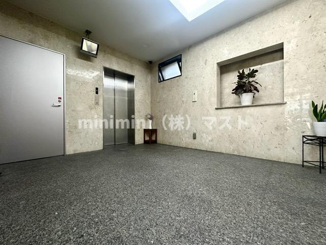 大阪市浪速区幸町３丁目の賃貸マンションのロビー