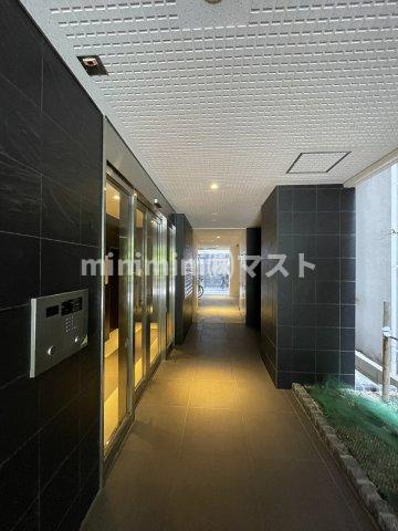 大阪市浪速区日本橋東３丁目の賃貸マンションのエントランス