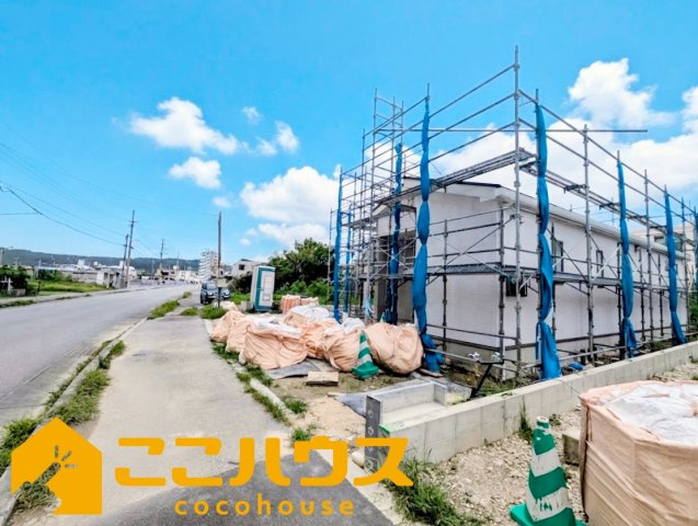 南城市佐敷津波古　新築戸建て　全３棟　C号棟の前面道路含む現地写真