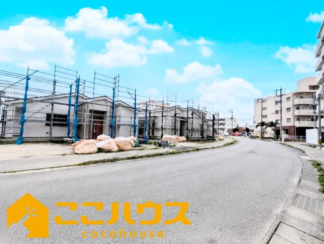 南城市佐敷津波古　新築戸建て　全３棟　C号棟の前面道路含む現地写真