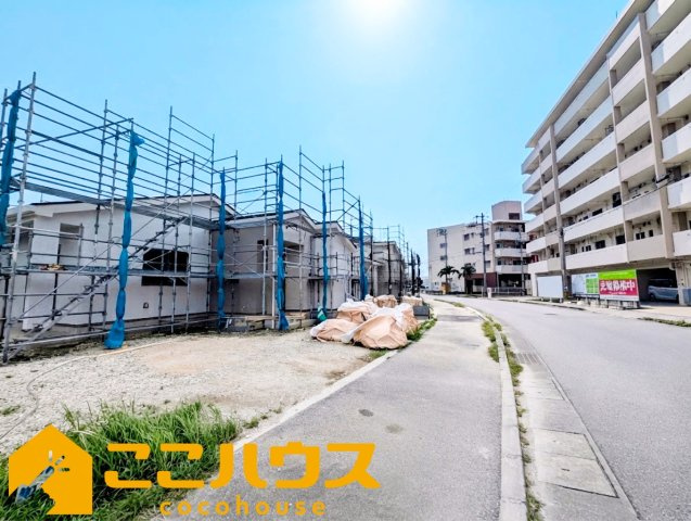南城市佐敷津波古　新築戸建て　全３棟　C号棟の前面道路含む現地写真