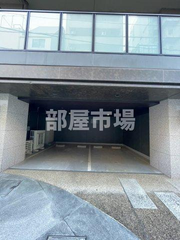 イニシア文京根津の駐車場