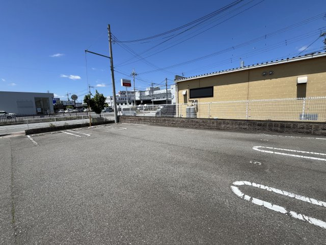 アクアファインの駐車場