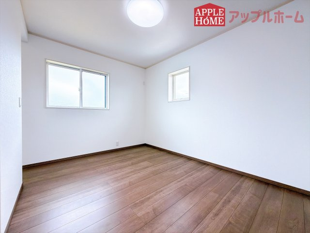[新築住宅] 比企郡滑川町月輪大堀 全3区画の洋室|２階居室は全室収納あり！たっぷりある収納活用でお部屋もキレイを保てます♪