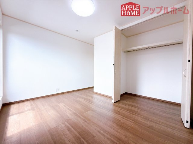 [新築住宅] 比企郡滑川町月輪大堀 全3区画の洋室|２階居室は全室収納あり！たっぷりある収納活用でお部屋もキレイを保てます♪