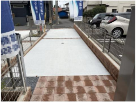 あきる野市野辺全８棟の駐車場|お車を2台所有の方も安心の縦列駐車スペース。一般的なサイズの車は駐車できます。