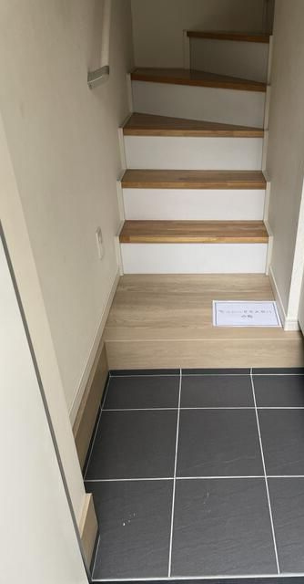 オーセンティックハウス東日暮里の玄関