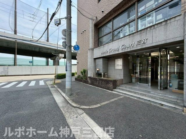 アミーグランコート三宮のエントランス