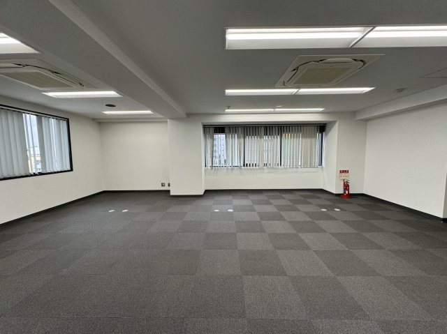大阪市淀川区東三国２丁目の事務所の内装