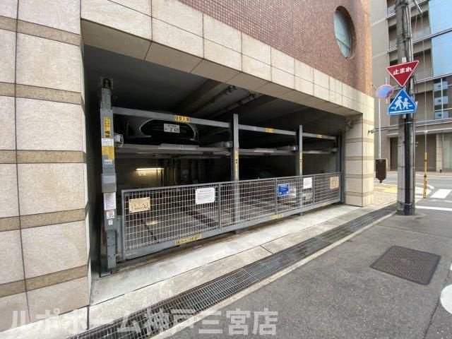 アーバングリーン神戸元町の駐車場