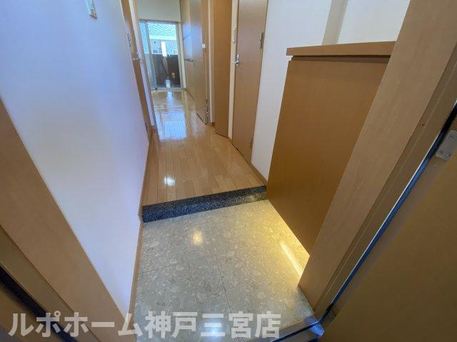アーバングリーン神戸元町の玄関