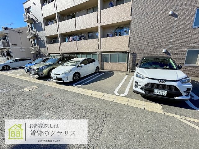 イルソーレ桂Ⅰ番館の駐車場