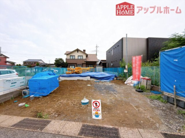[新築住宅] 坂戸市泉町 1期 全2区画の前面道路含む現地写真