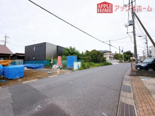 [新築住宅] 坂戸市泉町 1期 全2区画の前面道路含む現地写真