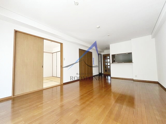 フラット日吉コートＡ棟の居間・リビング|洋室のお部屋です。