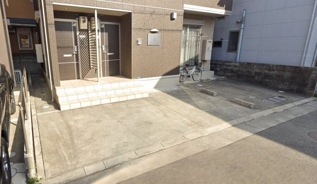 茨木市上中条２丁目のアパートの駐車場