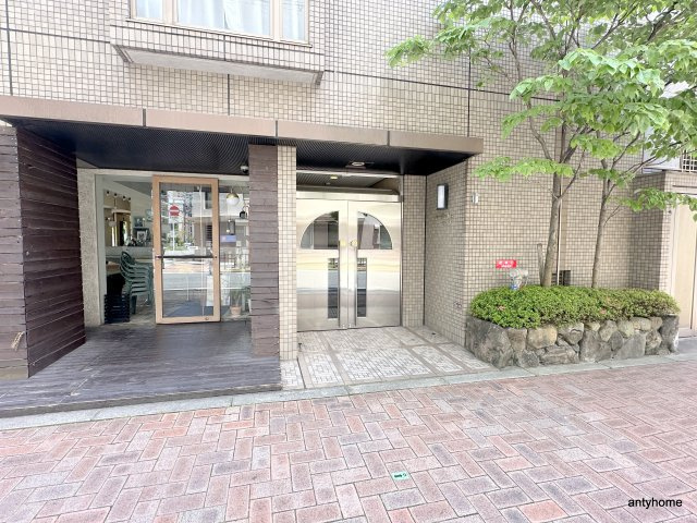 パークハイムうつぼ　仲介手数料無料のエントランス