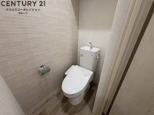 温水洗浄便座付きのトイレです♪