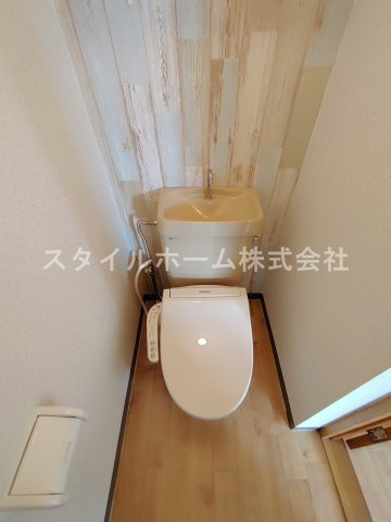 ヴィラスクエアⅠのトイレ|別部屋写真です。