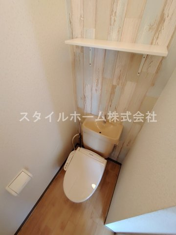 ヴィラスクエアⅠのトイレ|別部屋写真です。