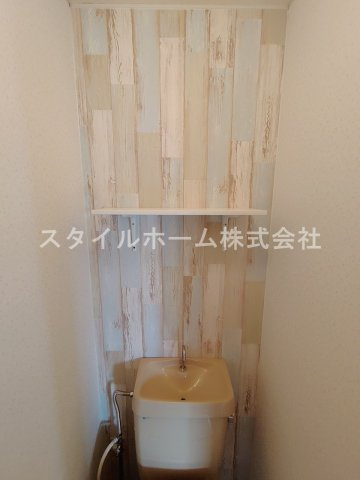 ヴィラスクエアⅠのトイレ|別部屋写真です。