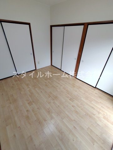 ヴィラスクエアⅠの居間・リビング|別部屋写真です。