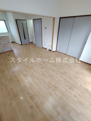 ヴィラスクエアⅠの居間・リビング|別部屋写真です。