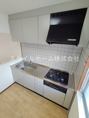 ヴィラスクエアⅠのキッチン|別部屋写真です。