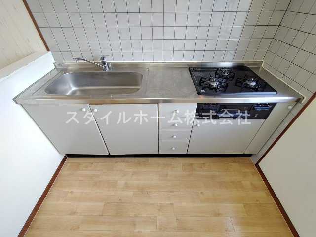 ヴィラスクエアⅠのキッチン|別部屋写真です。